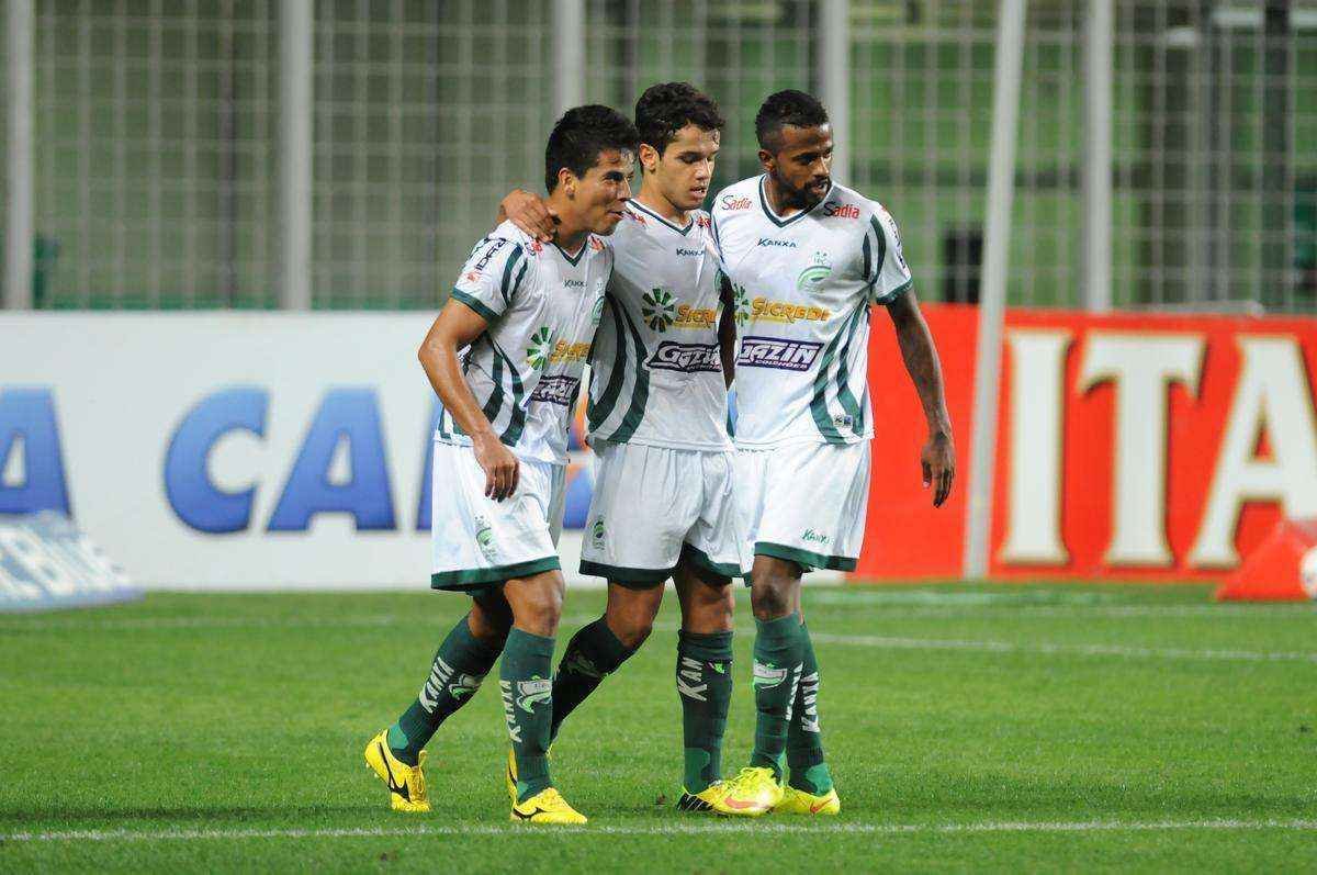 Fotos do jogo entre Amrica e Luverdense, no Independncia, pela 21 rodada da Srie B. Coelho acabou derrotado por 2 a 1 (Ramon Lisboa/EM/D.A Press)