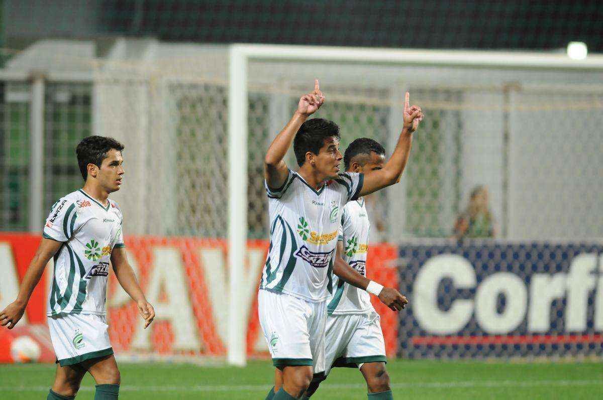 Fotos do jogo entre Amrica e Luverdense, no Independncia, pela 21 rodada da Srie B. Coelho acabou derrotado por 2 a 1 (Ramon Lisboa/EM/D.A Press)