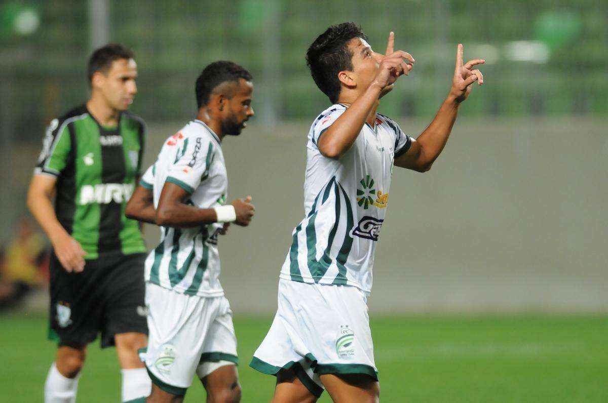 Fotos do jogo entre Amrica e Luverdense, no Independncia, pela 21 rodada da Srie B. Coelho acabou derrotado por 2 a 1 (Ramon Lisboa/EM/D.A Press)