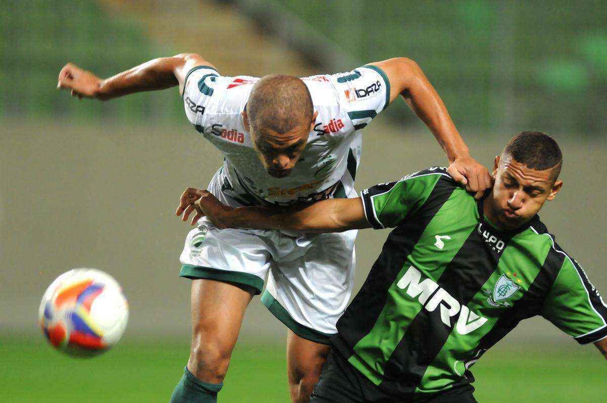 Fotos do jogo entre Amrica e Luverdense, no Independncia, pela 21 rodada da Srie B. Coelho acabou derrotado por 2 a 1 (Ramon Lisboa/EM/D.A Press)