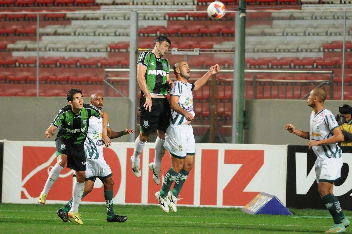 Fotos do jogo entre Amrica e Luverdense, no Independncia, pela 21 rodada da Srie B. Coelho acabou derrotado por 2 a 1 (Ramon Lisboa/EM/D.A Press)