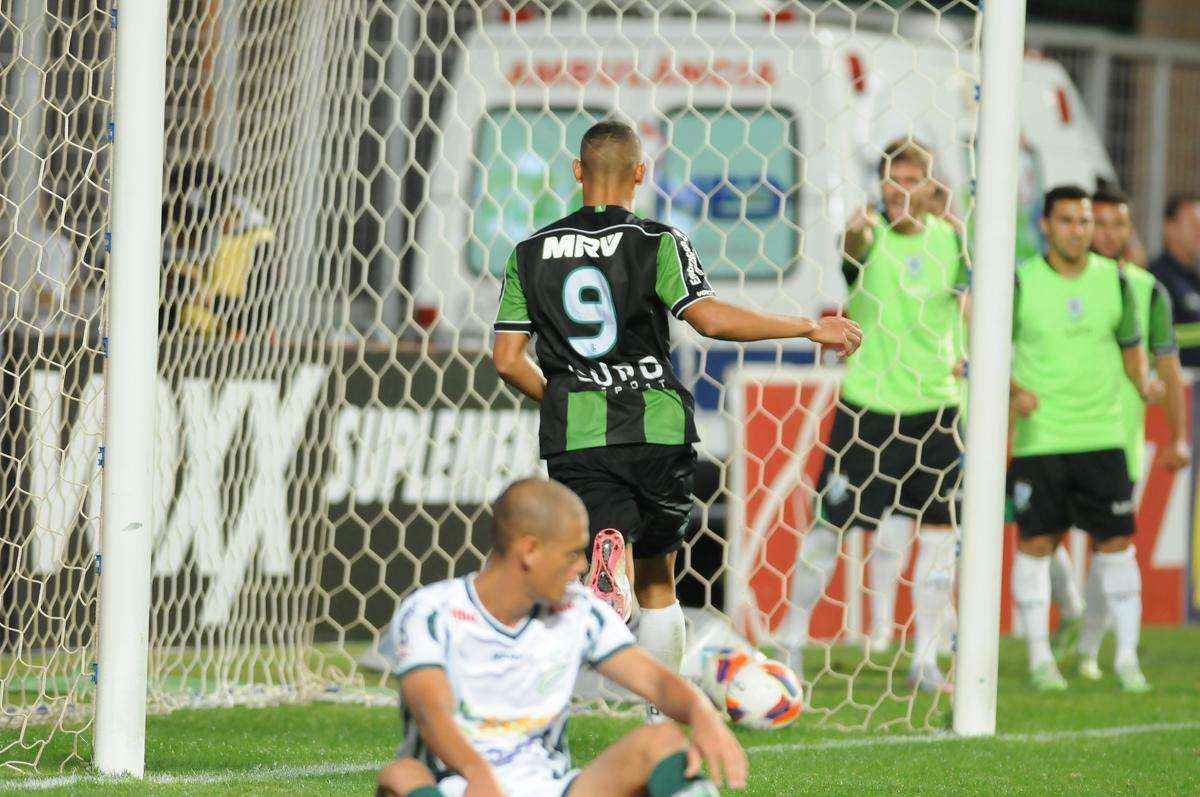 Fotos do jogo entre Amrica e Luverdense, no Independncia, pela 21 rodada da Srie B. Coelho acabou derrotado por 2 a 1 (Ramon Lisboa/EM/D.A Press)
