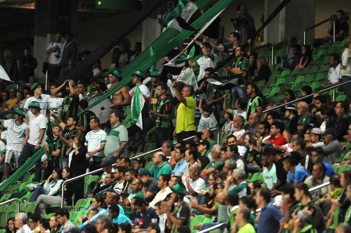 Fotos do jogo entre Amrica e Luverdense, no Independncia, pela 21 rodada da Srie B. Coelho acabou derrotado por 2 a 1 (Ramon Lisboa/EM/D.A Press)