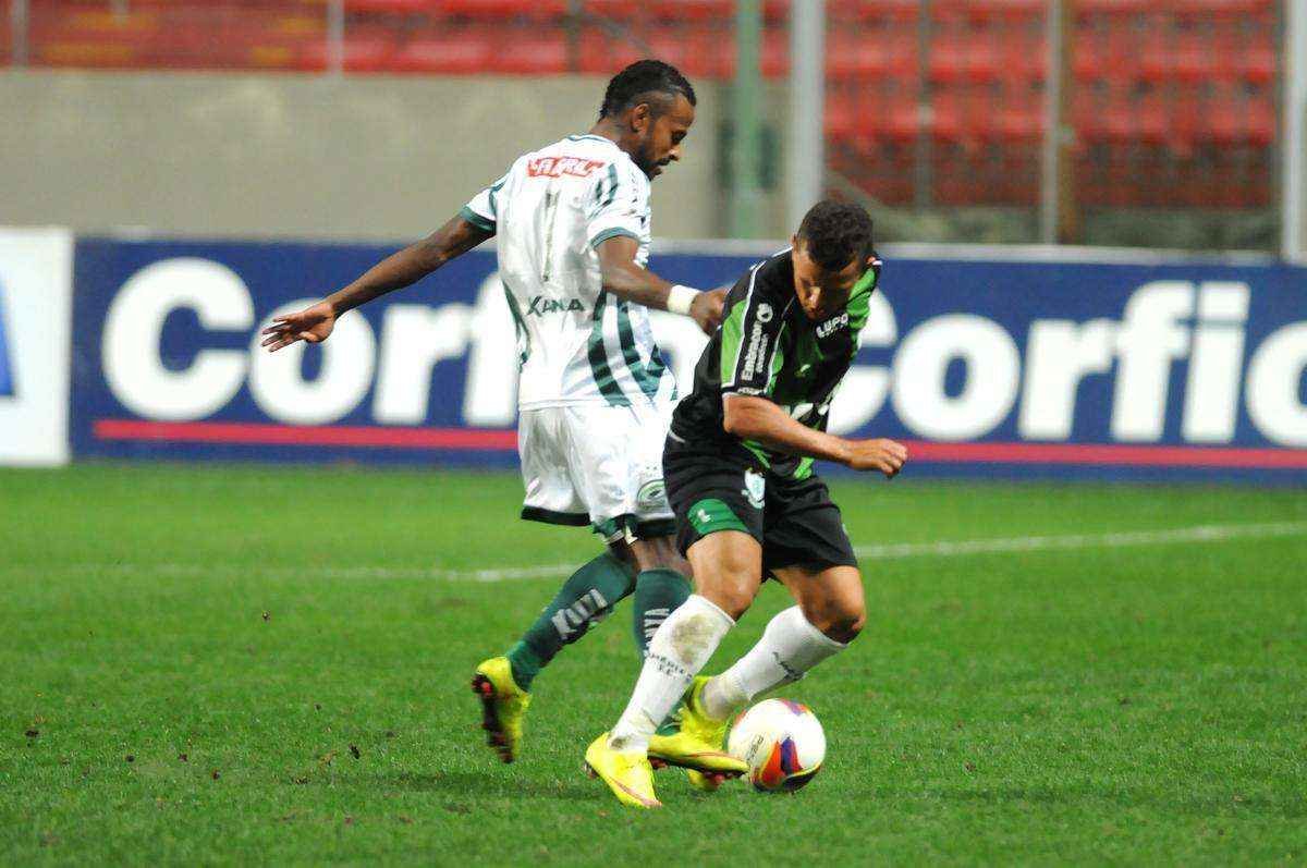 Fotos do jogo entre Amrica e Luverdense, no Independncia, pela 21 rodada da Srie B. Coelho acabou derrotado por 2 a 1 (Ramon Lisboa/EM/D.A Press)