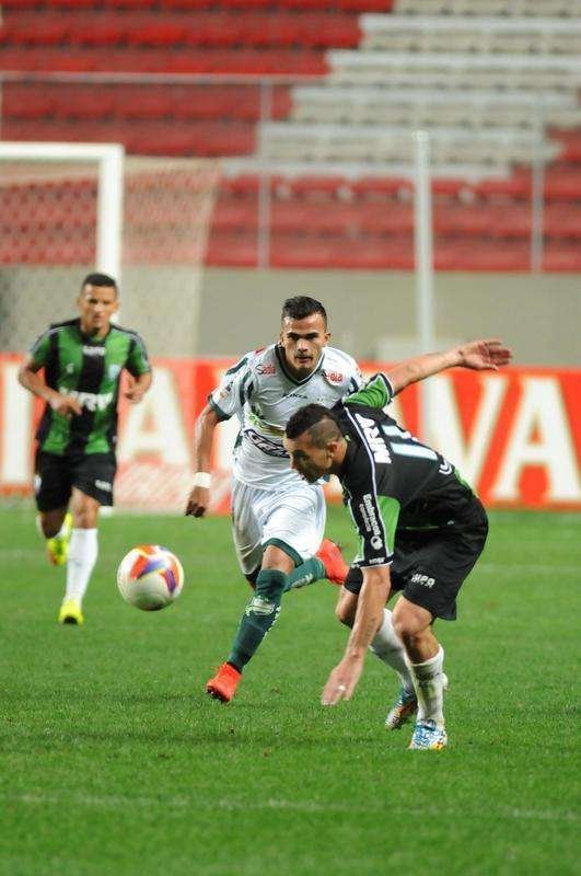 Fotos do jogo entre Amrica e Luverdense, no Independncia, pela 21 rodada da Srie B. Coelho acabou derrotado por 2 a 1 (Ramon Lisboa/EM/D.A Press)