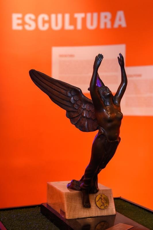 Aberto ao pblico em maro de 2013, o Museu Brasileiro do Futebol recupera a memria do futebol