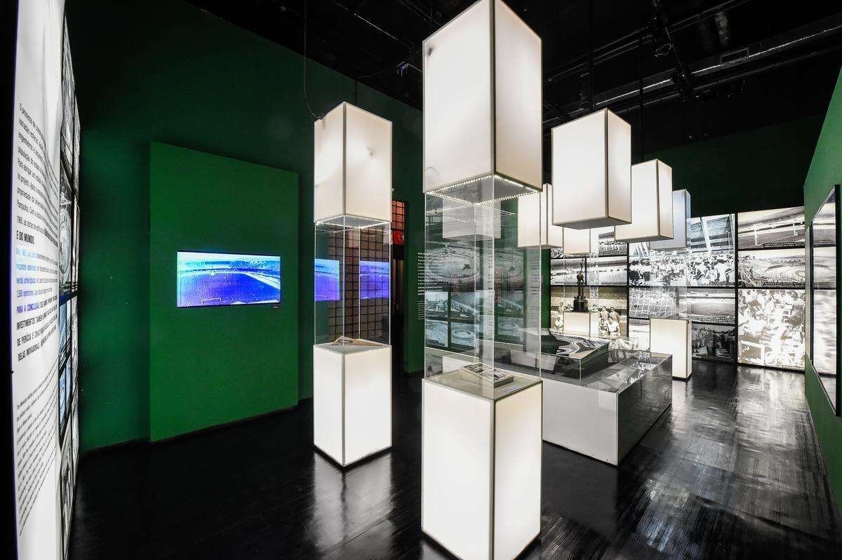Aberto ao pblico em maro de 2013, o Museu Brasileiro do Futebol recupera a memria do futebol