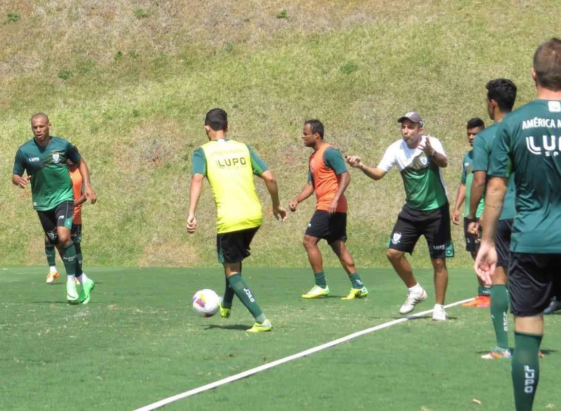 Confira as fotos do treino do Amrica