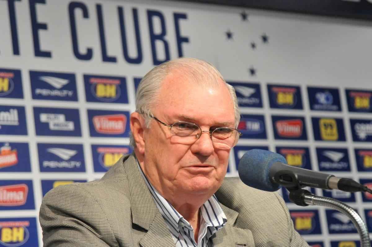 Gilvan falou sobre gesto, demisso de Luxemburgo e anunciou Vicintin como novo vice de futebol