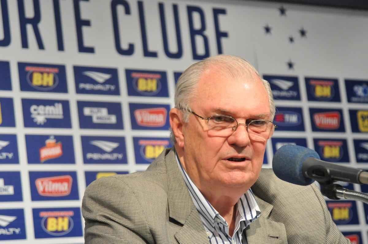 Gilvan falou sobre gesto, demisso de Luxemburgo e anunciou Vicintin como novo vice de futebol