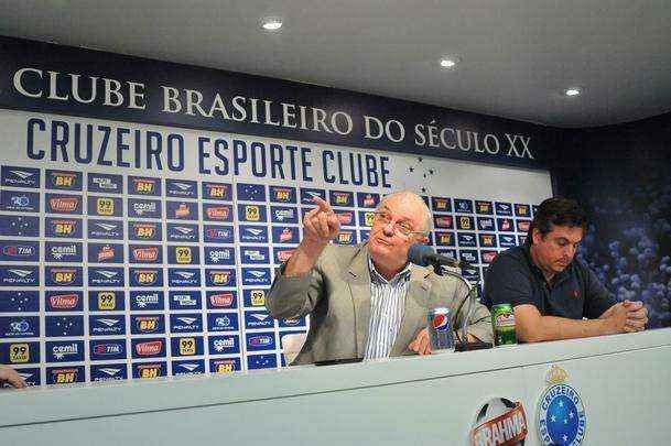 Gilvan falou sobre gesto, demisso de Luxemburgo e anunciou Vicintin como novo vice de futebol
