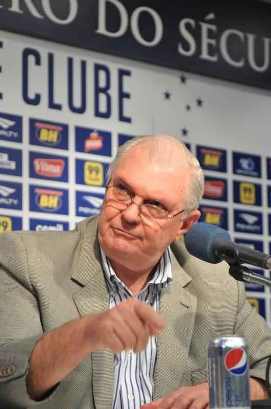 Gilvan falou sobre gesto, demisso de Luxemburgo e anunciou Vicintin como novo vice de futebol