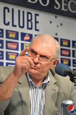 Gilvan falou sobre gesto, demisso de Luxemburgo e anunciou Vicintin como novo vice de futebol