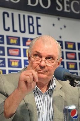 Gilvan falou sobre gesto, demisso de Luxemburgo e anunciou Vicintin como novo vice de futebol