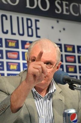 Gilvan falou sobre gesto, demisso de Luxemburgo e anunciou Vicintin como novo vice de futebol