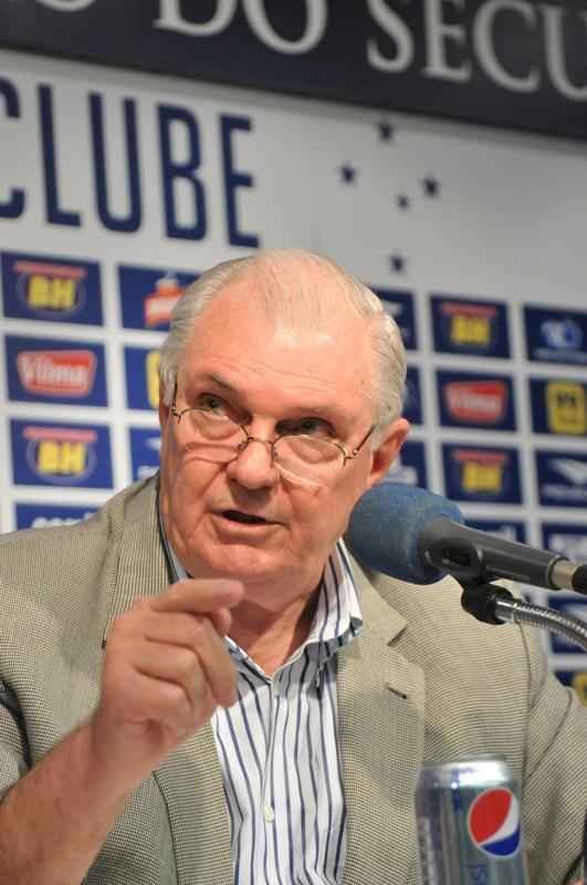 Gilvan falou sobre gesto, demisso de Luxemburgo e anunciou Vicintin como novo vice de futebol