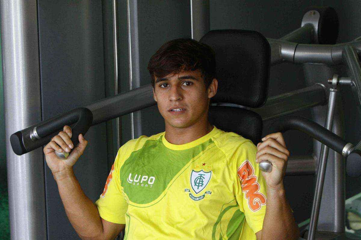 Xavier (armador): depois de passar Campeonato Mineiro e Copa do Brasil sem disputar uma partida sequer, o jovem de 20 anos ganhou oportunidade na reta final do turno da Srie B e parece ter agradado o tcnico Givanildo Oliveira. Improvisado na lateral esquerda, Xavier j tem quatro partidas como profissional, sendo uma na condio de titular e trs entrando no decorrer dos jogos.