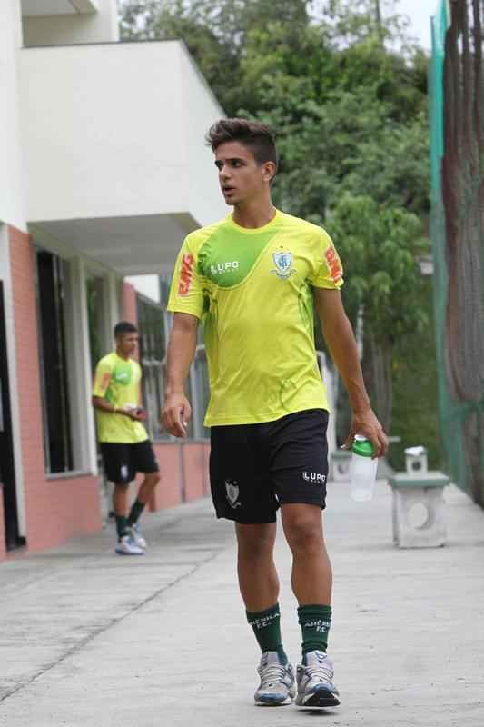 Willliams (zagueiro e lateral-esquerdo): integrou o grupo dos profissionais no incio do ano, mas recentemente foi emprestado ao Valrio para a disputa da Segunda Diviso do Mineiro.