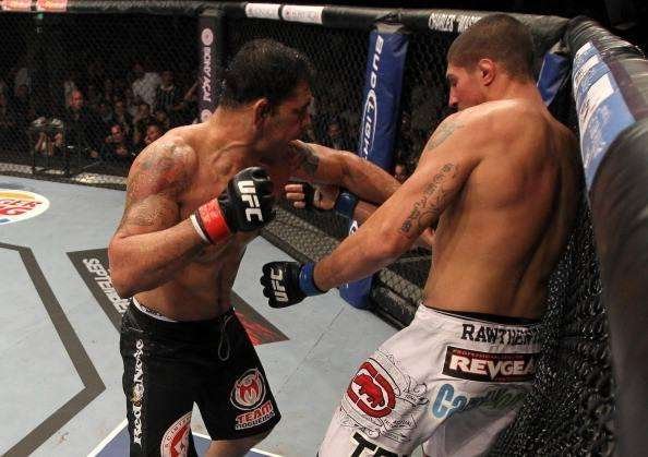 Minotauro atropela Brendan Schaub no retorno do UFC ao Brasil, em agosto de 2011