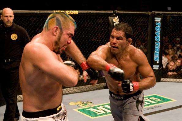 Minotauro estreou no UFC com vitória por decisão unânime contra Heath Herring, em 2007