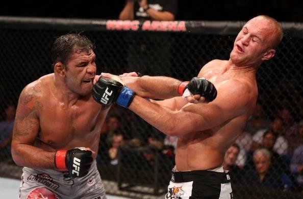 Minotauro encarou Dave Herman no UFC 153, no Rio de Janeiro, e se recuperou com finalizao