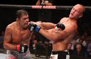Minotauro encarou Dave Herman no UFC 153, no Rio de Janeiro, e se recuperou com finalização
