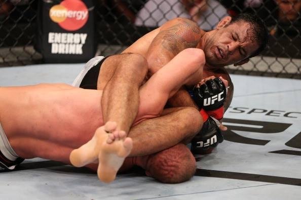 Minotauro encaixa a chave de brao em Dave Herman e vence por finalizao no Rio de Janeiro