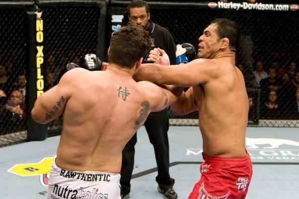 Minotauro perdeu o cinturo interino dos pesados para Frank Mir ao ser batido por pontos