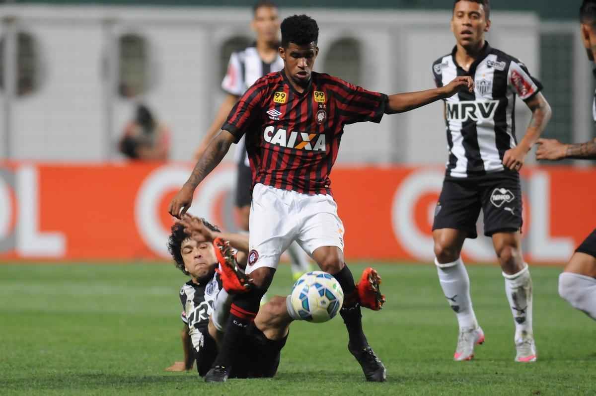 Fotos de Atltico x Atltico-PR, no Independncia, pela 22 rodada do Campeonato Brasileiro (Ramon Lisboa/EM/D.A Press)