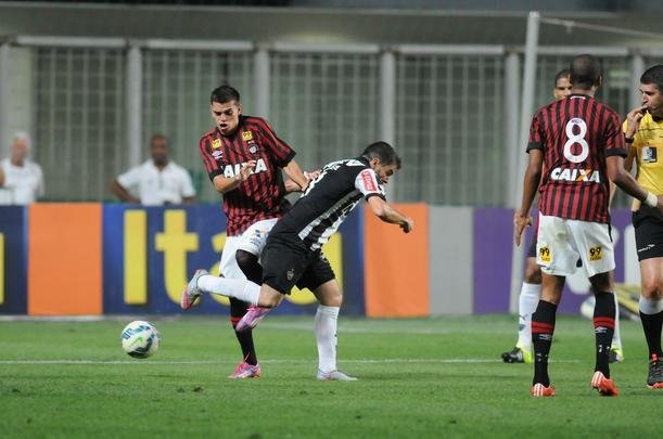 Fotos de Atltico x Atltico-PR, no Independncia, pela 22 rodada do Campeonato Brasileiro (Ramon Lisboa/EM/D.A Press)