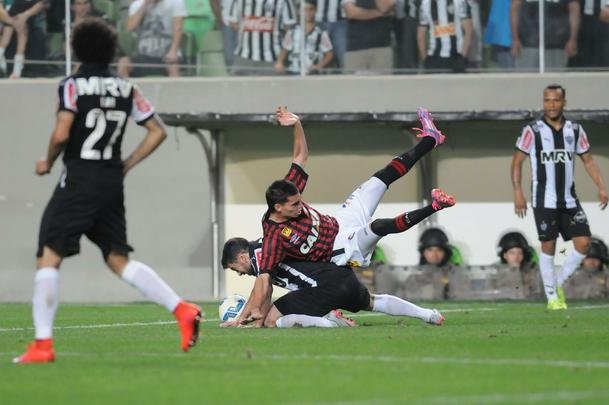 Fotos de Atltico x Atltico-PR, no Independncia, pela 22 rodada do Campeonato Brasileiro (Ramon Lisboa/EM/D.A Press)