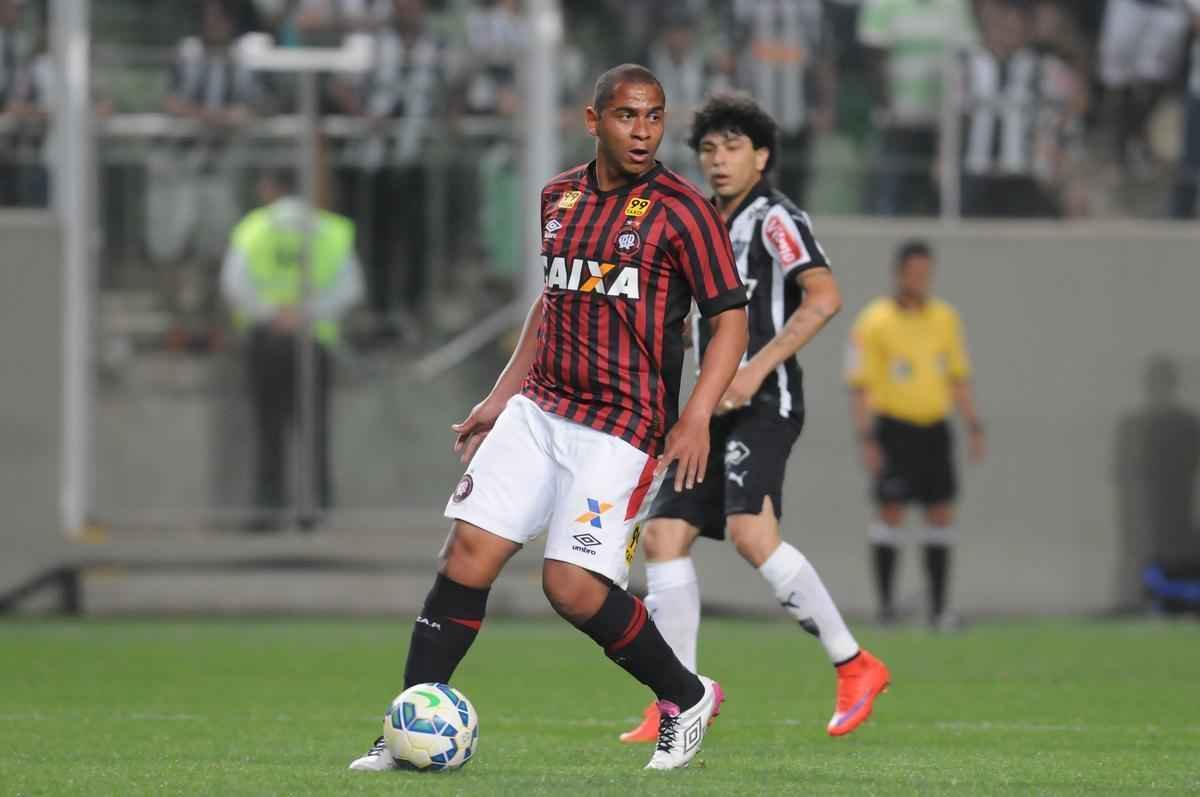 Fotos de Atltico x Atltico-PR, no Independncia, pela 22 rodada do Campeonato Brasileiro (Ramon Lisboa/EM/D.A Press)