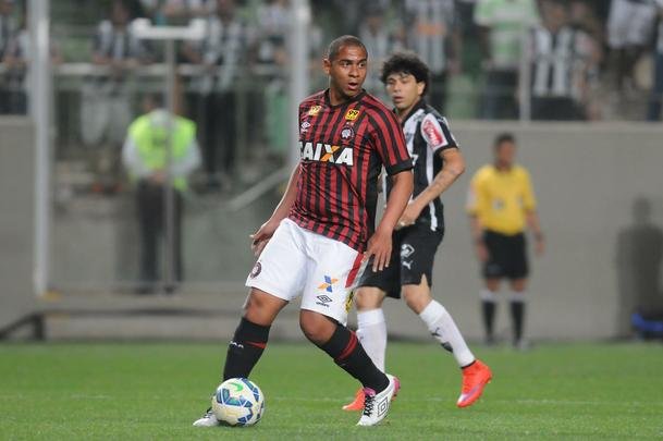 Fotos de Atltico x Atltico-PR, no Independncia, pela 22 rodada do Campeonato Brasileiro (Ramon Lisboa/EM/D.A Press)