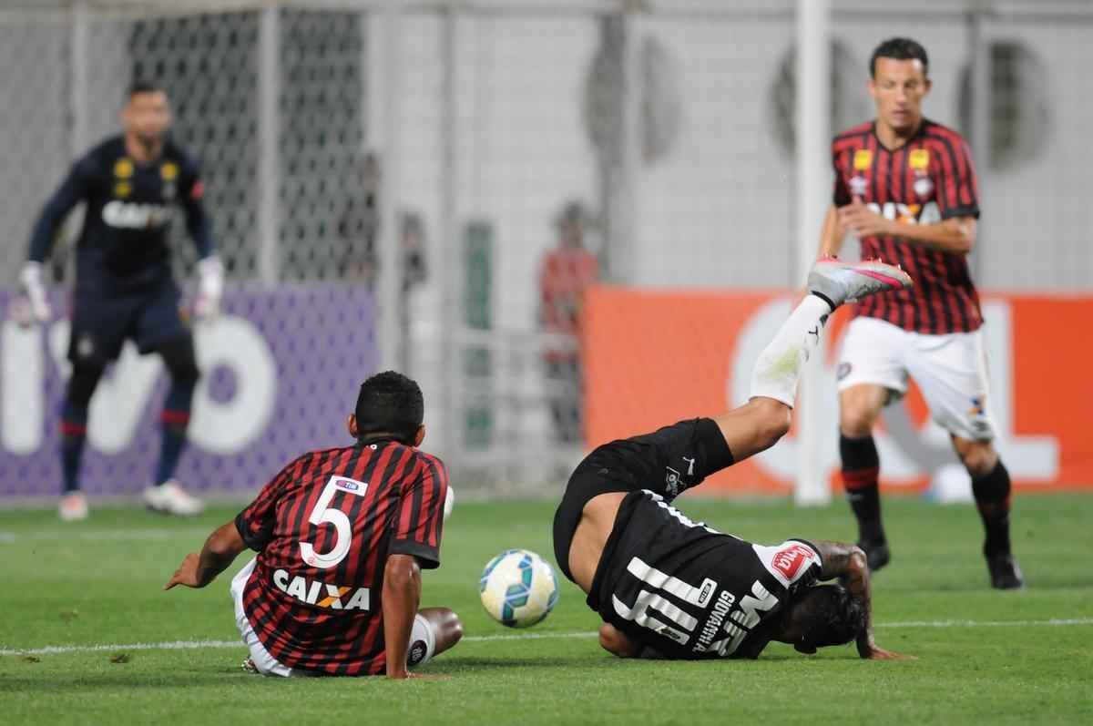 Fotos de Atltico x Atltico-PR, no Independncia, pela 22 rodada do Campeonato Brasileiro (Ramon Lisboa/EM/D.A Press)