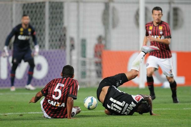 Fotos de Atltico x Atltico-PR, no Independncia, pela 22 rodada do Campeonato Brasileiro (Ramon Lisboa/EM/D.A Press)