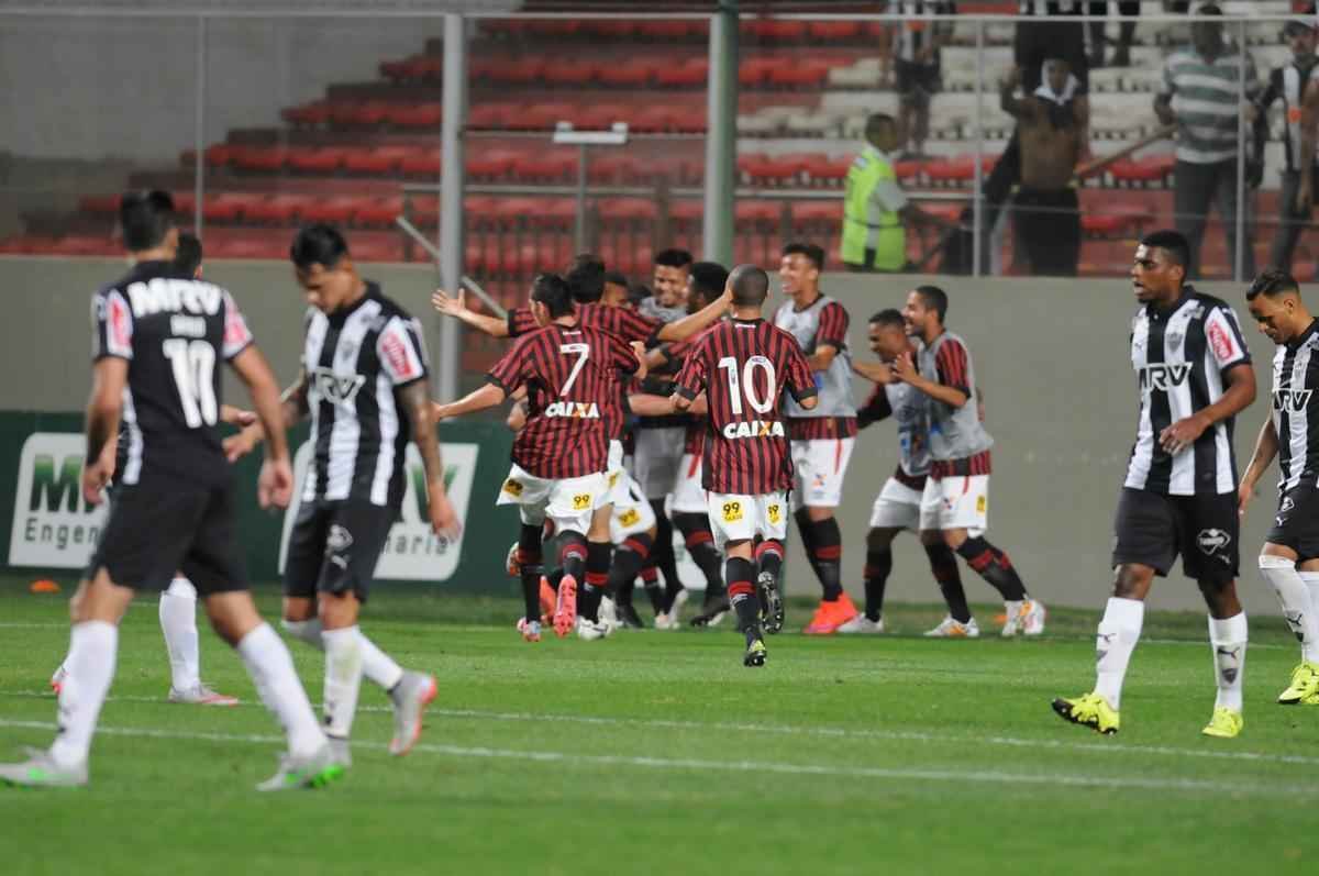 Fotos de Atltico x Atltico-PR, no Independncia, pela 22 rodada do Campeonato Brasileiro (Ramon Lisboa/EM/D.A Press)