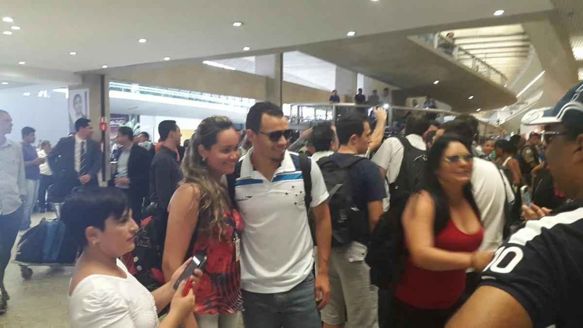 Com apoio de torcedores e assdio de passageiros, equipe retornou em clima tranquilo