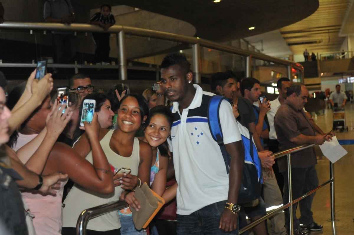 Com apoio de torcedores e assdio de passageiros, equipe retornou m clima tranquilo