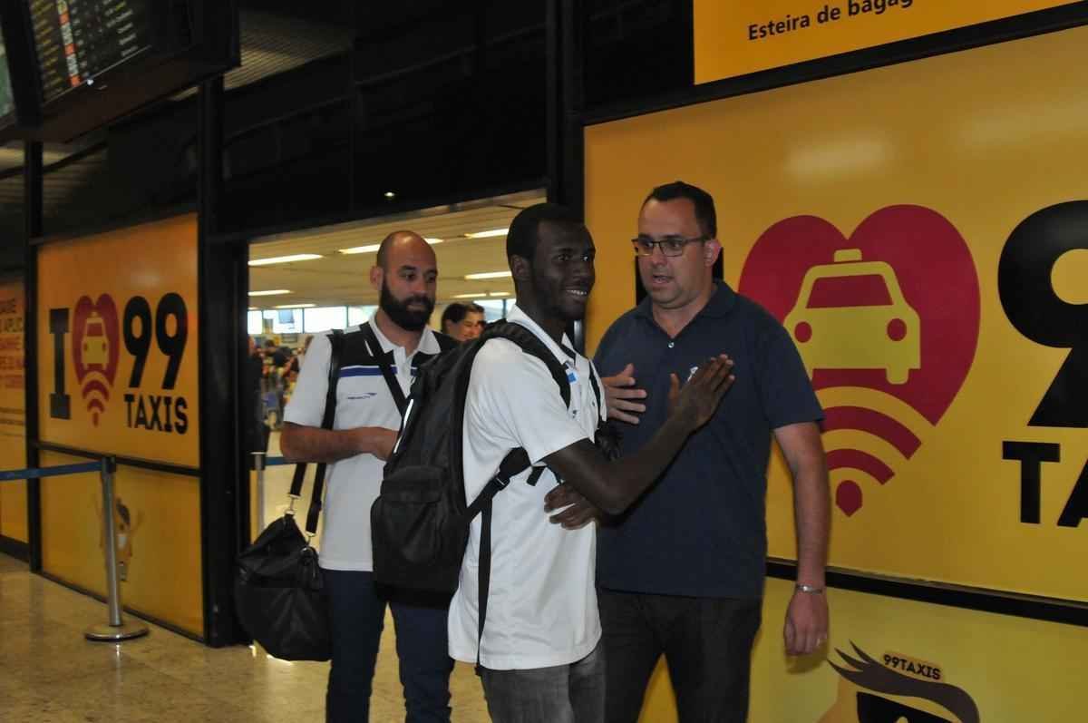 Com apoio de torcedores e assdio de passageiros, equipe retornou m clima tranquilo