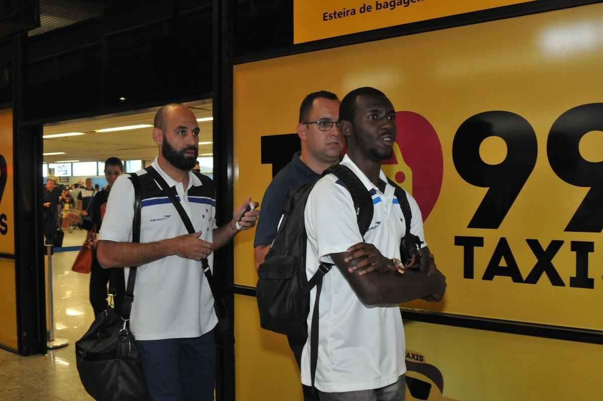 Com apoio de torcedores e assdio de passageiros, equipe retornou m clima tranquilo