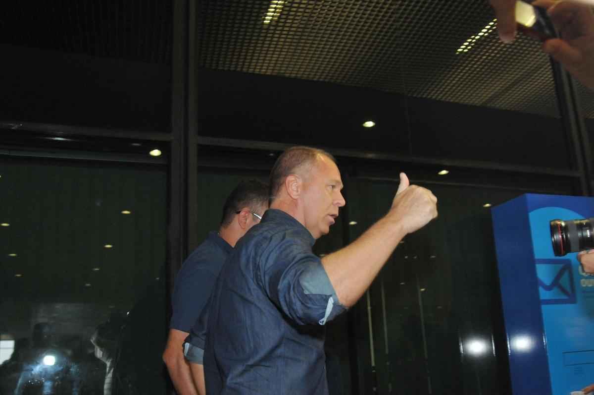 Com apoio de torcedores e assdio de passageiros, equipe retornou m clima tranquilo