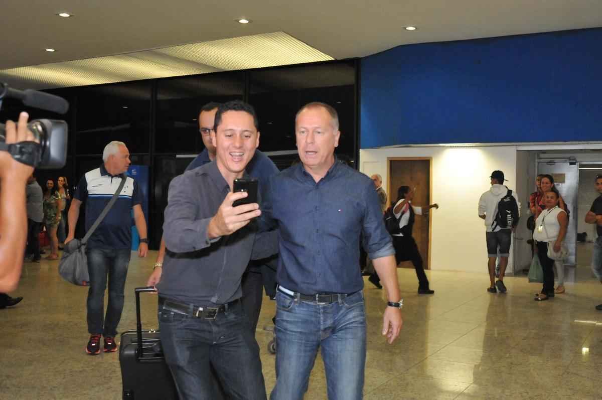 Com apoio de torcedores e assdio de passageiros, equipe retornou m clima tranquilo