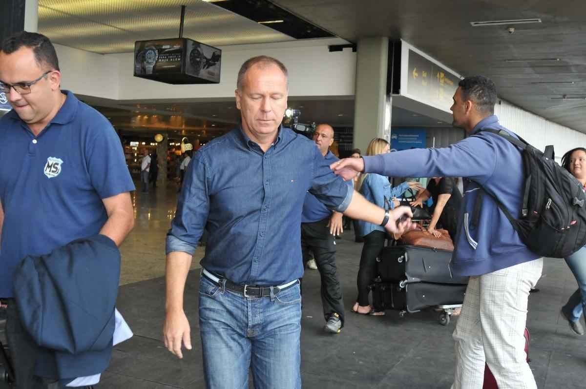 Com apoio de torcedores e assdio de passageiros, equipe retornou m clima tranquilo