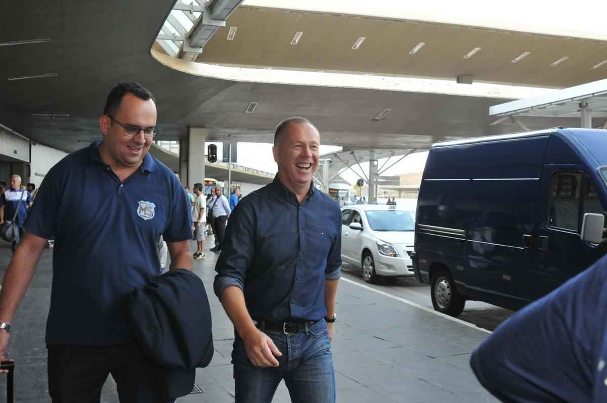 Com apoio de torcedores e assdio de passageiros, equipe retornou m clima tranquilo