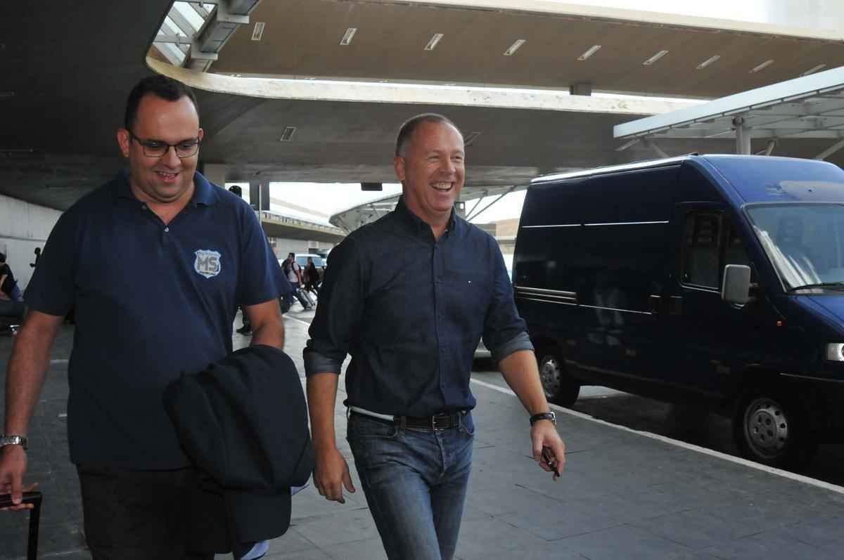 Com apoio de torcedores e assdio de passageiros, equipe retornou m clima tranquilo