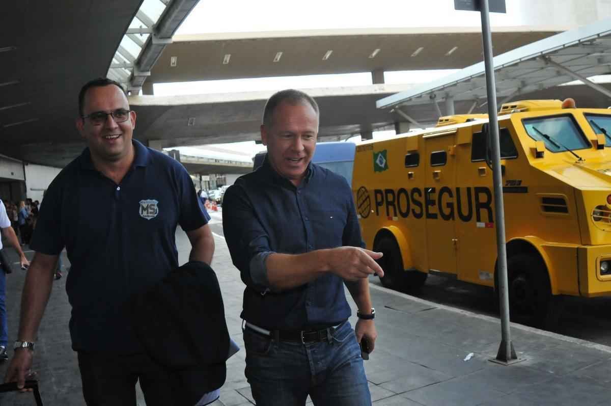 Com apoio de torcedores e assdio de passageiros, equipe retornou m clima tranquilo