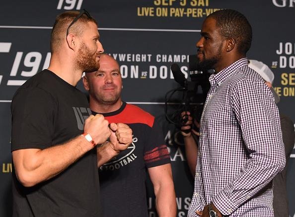 Encarada entre Jan Blachowicz e Corey Anderson