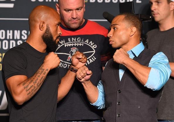 Encarada entre o campeo dos moscas, Demetrious Johnson, e o desafiante, John Dodson