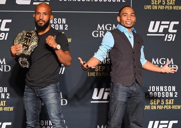  Campeo dos moscas, Demetrious Johnson, e o desafiante, John Dodson