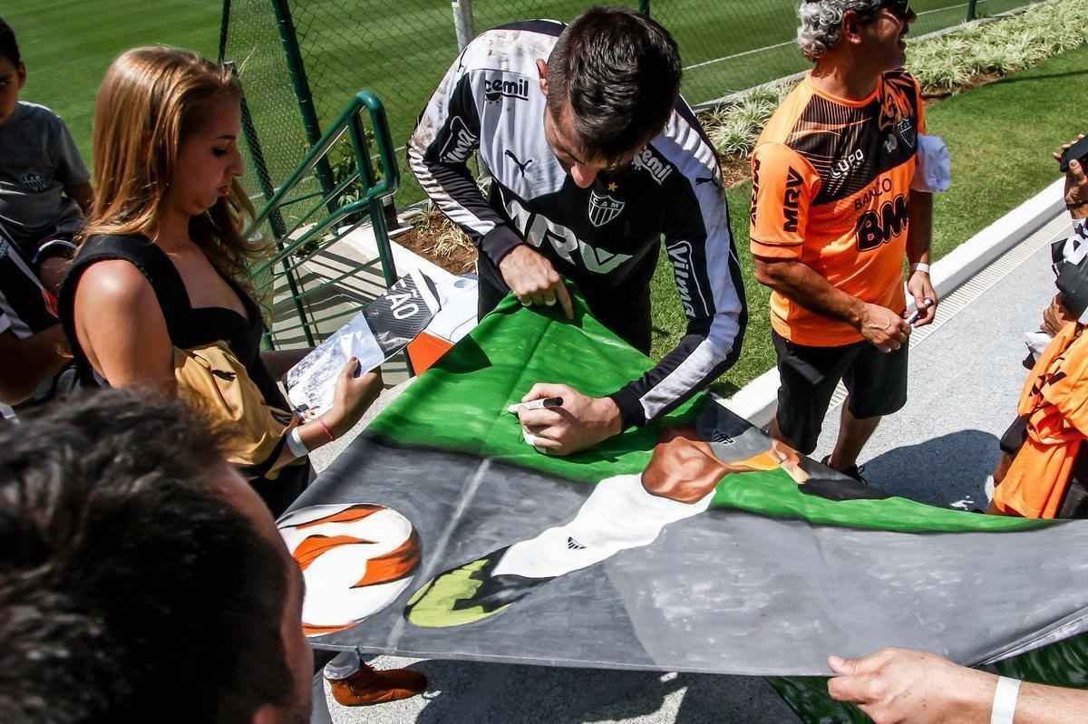 Torcedores do Atltico acompanharam a atividade do clube nesta sexta